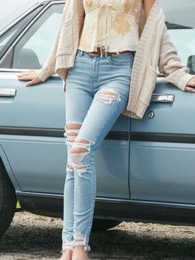 AEO Light Blue Ripped Women’s Jeans